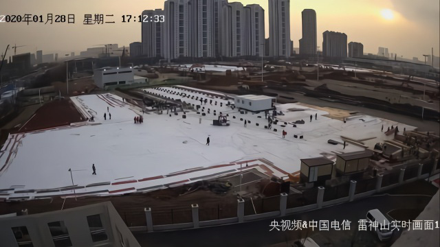  Hàng triệu người Trung Quốc thức trắng đêm xem livestream quá trình xây dựng bệnh viện dã chiến chống virus corona - Ảnh 2.