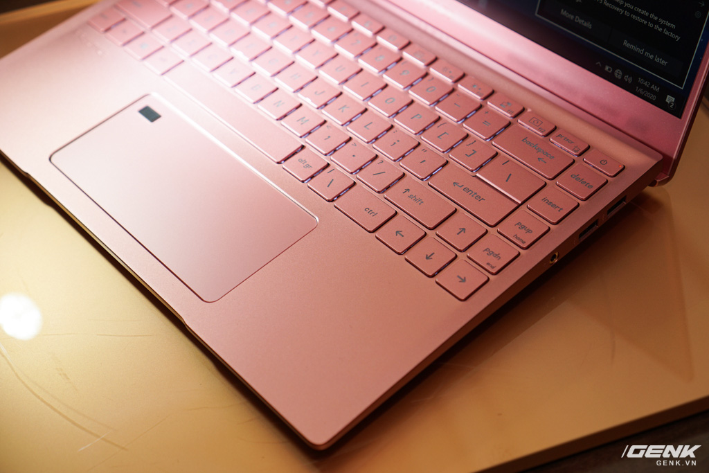 Laptop MSI màu hồng sẽ khiến bất kỳ cô gái nào phải mê mẩn. Thiết kế tinh tế với màu hồng nhẹ nhàng cùng cấu hình mạnh mẽ sẽ khiến bạn đắm chìm trong thế giới công nghệ thời thượng. Xem hình ảnh ngay để cảm nhận sự đẳng cấp của MSI!