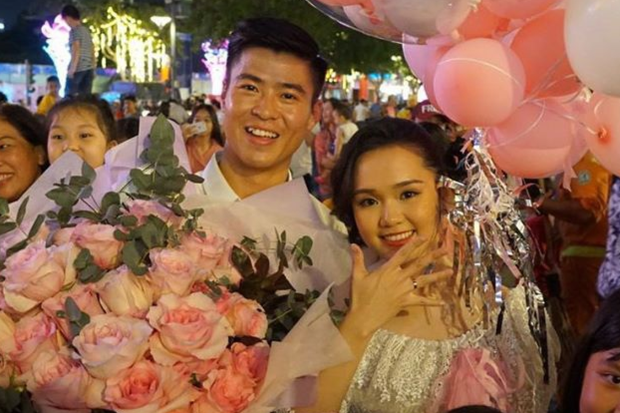 Chuyện tình yêu rình rang và ồn ào của các cầu thủ Việt: Người sóng gió lại viên mãn, kẻ hứng gạch đá vì hẹn hò sao - Ảnh 24.