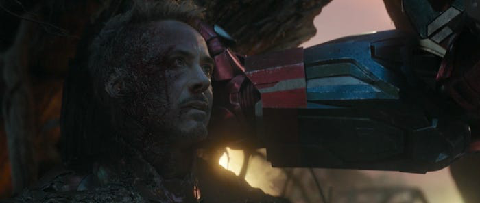 Đáng lẽ Iron Man đã chết đau đớn hơn rất nhiều trong Endgame: Nửa gương mặt biến dạng hoàn toàn chứ không chỉ bỏng sương sương như bản công chiếu - Ảnh 1. Đáng lẽ Iron Man đã chết đau đớn hơn rất nhiều trong Endgame: Nửa gương mặt biến dạng hoàn toàn chứ không chỉ bỏng sương sương như bản công chiếu - Ảnh 1.