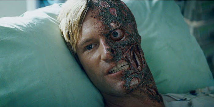 Đáng lẽ Iron Man đã chết đau đớn hơn rất nhiều trong Endgame: Nửa gương mặt biến dạng hoàn toàn chứ không chỉ bỏng sương sương như bản công chiếu - Ảnh 2. Đáng lẽ Iron Man đã chết đau đớn hơn rất nhiều trong Endgame: Nửa gương mặt biến dạng hoàn toàn chứ không chỉ bỏng sương sương như bản công chiếu - Ảnh 2.