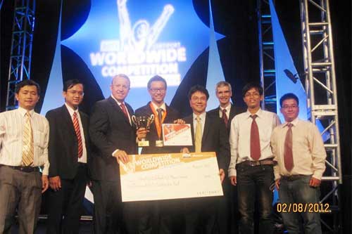 sinh-vien-viet-nam-gianh-ngoi-quan-quan-microsoft-office-world-champion-2012