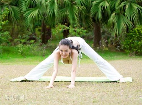 yoga-retreathu-hon-voi-ve-dep-boc-lua-cua-thien-than-yoga