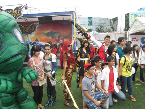 rammus-dang-farm-like-nhieu-hon-amumu-tai-le-hoi-manga-festival-2012