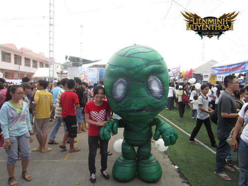 rammus-dang-farm-like-nhieu-hon-amumu-tai-le-hoi-manga-festival-2012