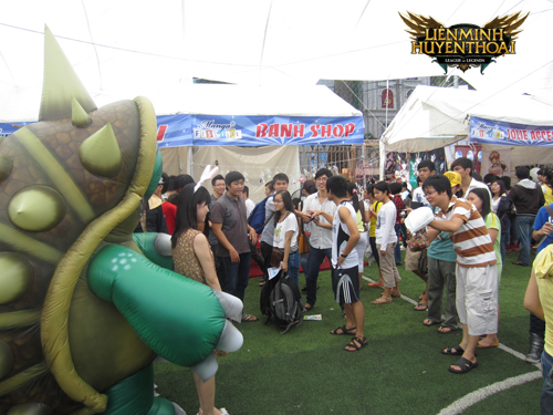 rammus-dang-farm-like-nhieu-hon-amumu-tai-le-hoi-manga-festival-2012