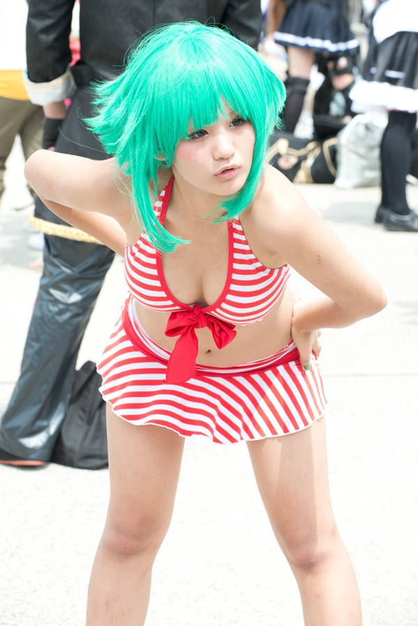 ngam-2-nang-mario-boc-lua-tai-comiket-2012