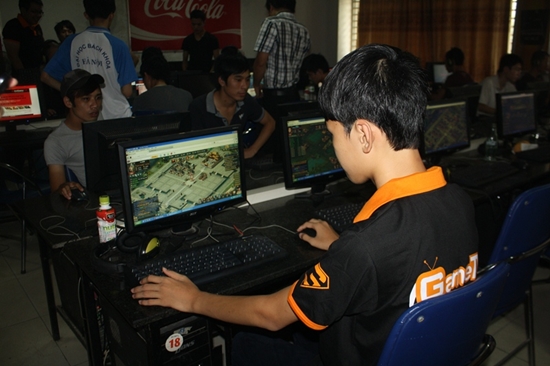chim-se-di-nang-nhay-sang-choi-game-online