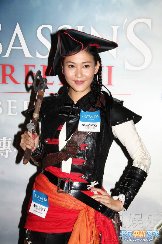 Người mẫu ngực khủng trong cosplay Assassin's Creed 3 10