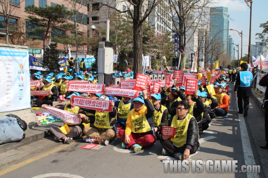 Hàn Quốc: Game thủ Hàn biểu tình vì không được hút thuốc 1