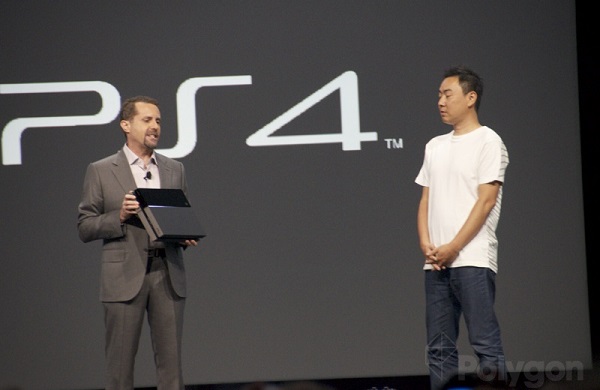 PS4 lộ diện toàn bộ thiết kế, giá 8 triệu VNĐ 2