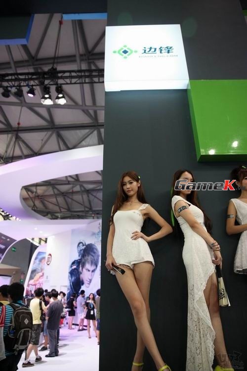 Cận cảnh những showgirl đầu tiên trong ngày ChinaJoy mở cửa 16