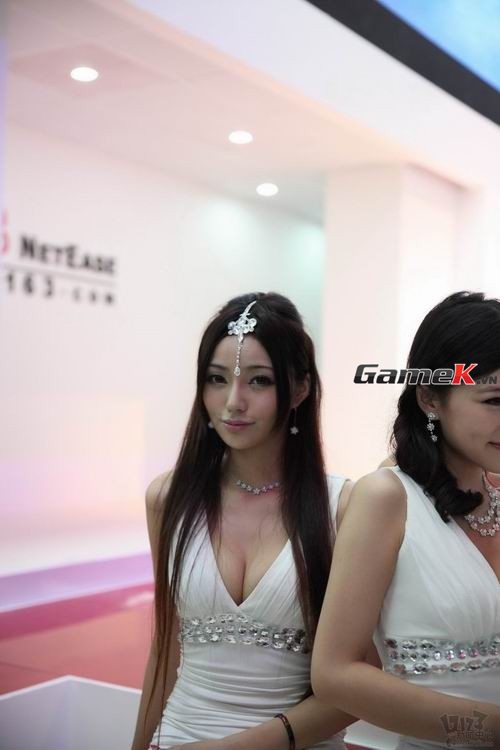 Cận cảnh những showgirl đầu tiên trong ngày ChinaJoy mở cửa 42