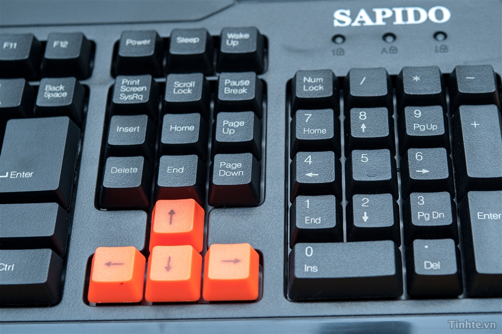 Trên tay bộ 3 bàn phím, chuột vi tính chơi game Sapido của Việt Nam 4