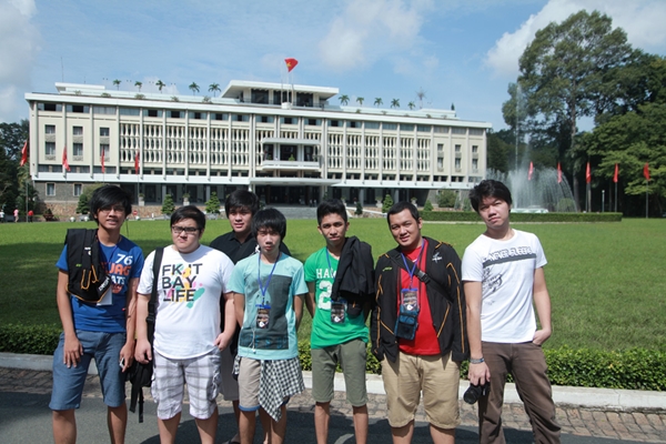 Tham quan Sài Gòn cùng các đội tuyển Liên Minh Huyền Thoại quốc tế 2