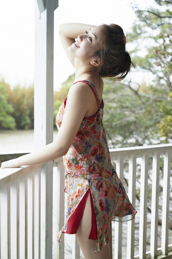 Mio Uema: Gravure Idol với nụ cười quyến rũ 19