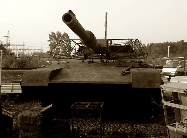 Ngỡ ngàng trước xe tăng tự chế của game thủ Nga 9