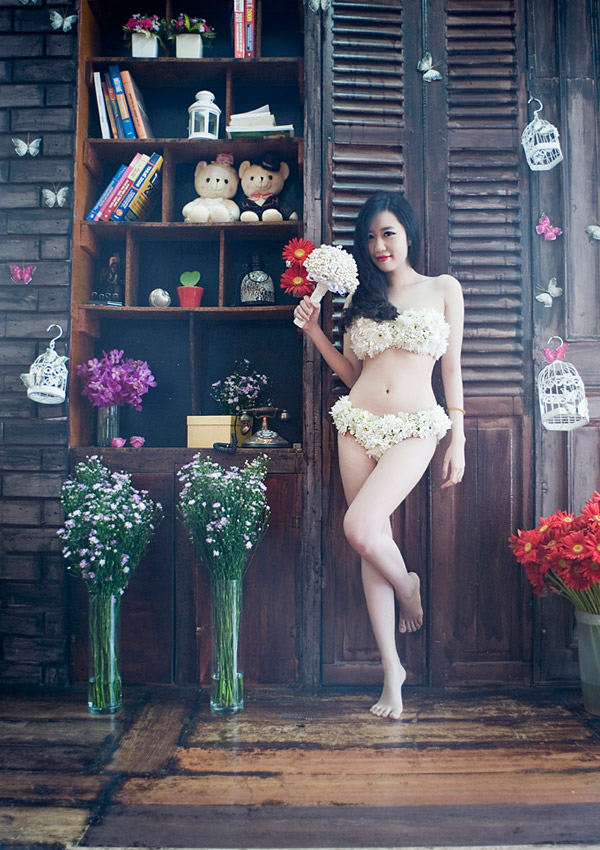 Hot girl Nu Phạm khoe ảnh với bộ bikini tết bằng hoa 13