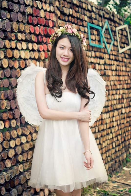 Hot girl Linh Miu hoá thiên thần trong Thần Tài Dự Đoán 10