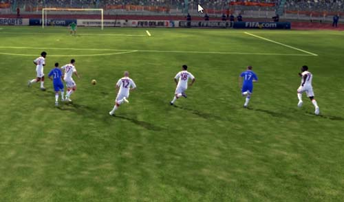 Luận bàn về lối đá “bỏ rơi” tiền vệ trong FIFA Online 3 5