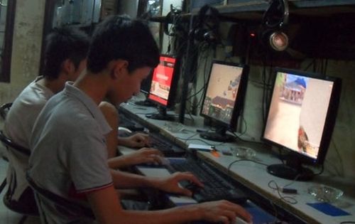 Nên chăng cấm hút thuốc trong quán game 1