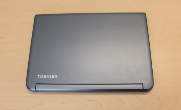 toshiba-ra-mat-them-3-laptop-moi