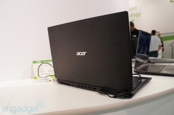 acer-ra-mat-them-2-laptop-man-hinh-cam-ung