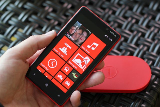 nokia-lumia-920-se-dua-nha-vua-tro-lai