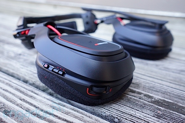 cam-nhan-astro-gaming-a50-headset-dinh-cao-voi-am-thanh-vom-71