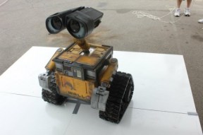 che-tao-thanh-cong-robot-walle-giong-het-tren-phim-hoat-hinh che-tao-thanh-cong-robot-walle-giong-het-tren-phim-hoat-hinh