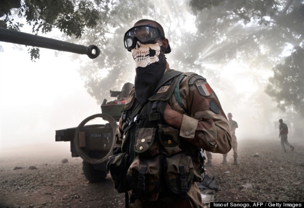 Lính bị truy cứu vì đeo mặt nạ... Call of Duty 1