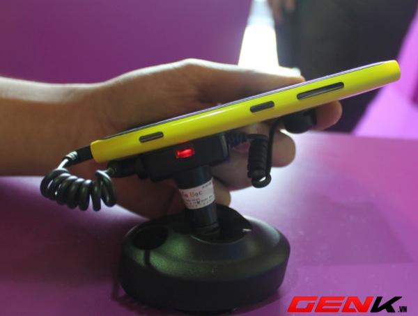 Cận cảnh Nokia Lumia 920 tại Việt Nam: Điện thoại đẹp, giá 13,999 triệu đồng 6