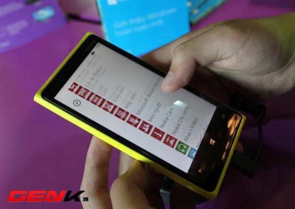 Cận cảnh Nokia Lumia 920 tại Việt Nam: Điện thoại đẹp, giá 13,999 triệu đồng 9