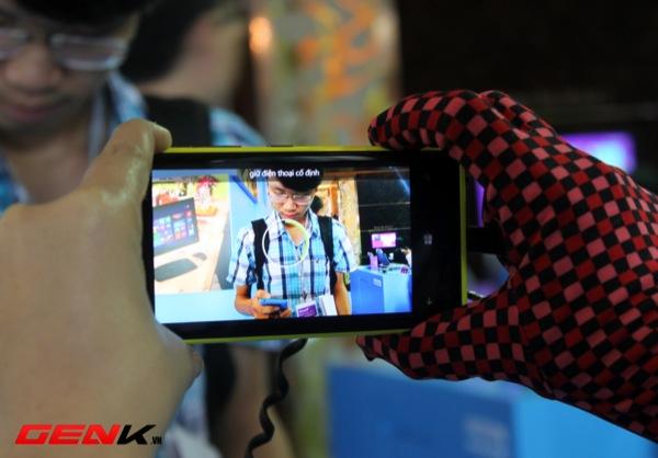 Cận cảnh Nokia Lumia 920 tại Việt Nam: Điện thoại đẹp, giá 13,999 triệu đồng 3