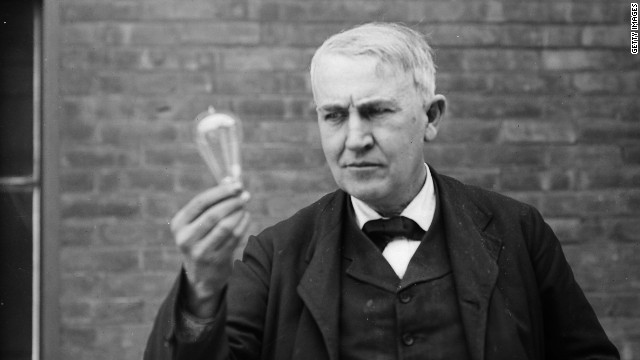 Mặc dù Edison không phải người đầu tiên phát minh ra bóng đèn, nhưng chiếc bóng đèn sợi đốt do ông chế tạo có nhiều ưu điểm vượt trội hơn trước đó. Người ta vẫn công nhận ông là người phát minh ra bóng đèn sợi đốt.