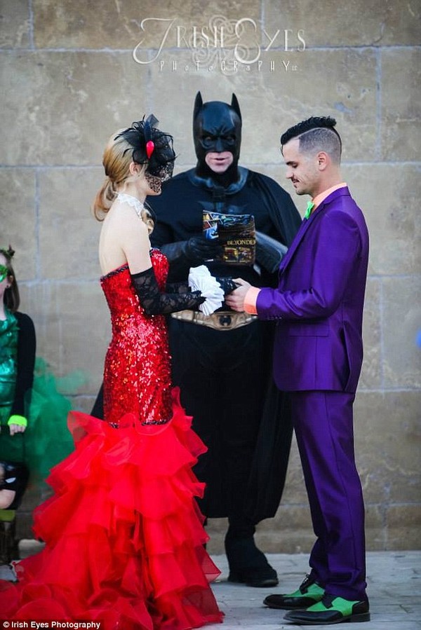 Lễ cưới đặc biệt của cặp vợ chồng cuồng truyện tranh Batman 1