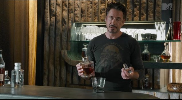 Tony Stark trông như đang say rượu