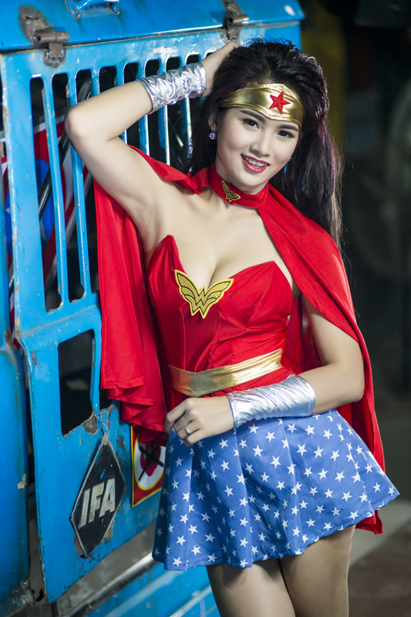 Cùng ngắm hot girl Việt trong cosplay Wonder Woman