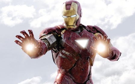 Người hùng hay bị túm cổ nhất đội Avengers là... Iron Man 2