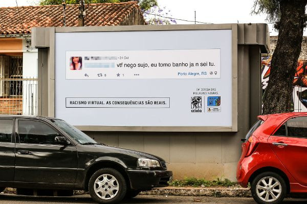  Thủ phạm của những tin nhắn phân biệt chủng tộc sẽ “vinh dự” được xuất hiện trên các tấm biển quảng cỡ lớn ngay gần nhà. 