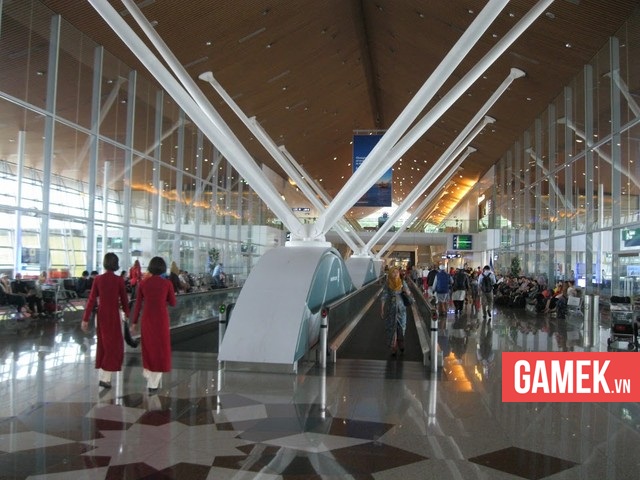 Bước chân xuống sân bây KLIA (Kuala Lumpur International Airport).