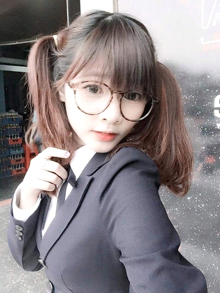 Nữ game thủ Minh Châu (Mimi) trong cosplay Yuri phiên bản 2