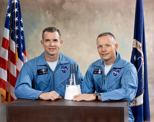  Neil Armstrong và cộng sự, David Scott 
