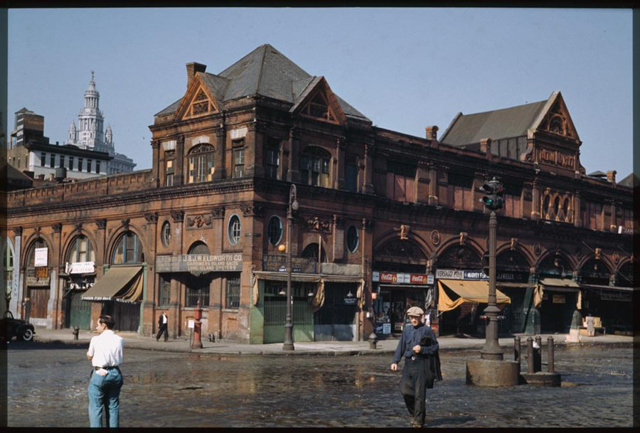 Cảnh đìu hiu của chợ cũ Fulton ở bờ Tây Manhattan vào một chiều thứ Bảy năm 1941.