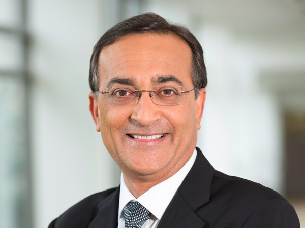  Ông Ajay Bhatt, giám đốc hệ thống của Intel chính là người đã phát minh ra công nghệ kết nối USB. 