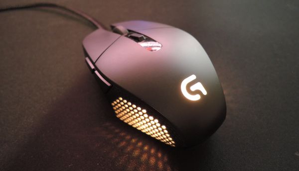 Đánh giá Logitech G303 Daedalus Apex - Chuột chơi game cho fan FPS