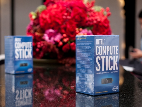 Intel Compute Stick,máy tính tí hon,máy tính tý hon,máy tính siêu nhỏ,máy tính giải trí,giải trí đa phương tiện,Intel,FPT,PC World Vietnam,tin hot,tin hay,tin nóng,