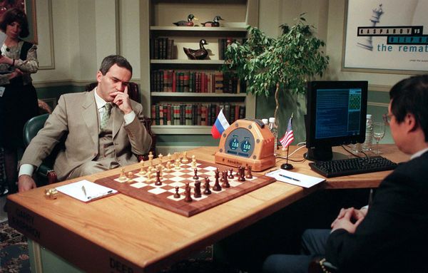 Ngày 10/2: Siêu Máy Tính Của Ibm Đánh Bại Kiện Tướng Cờ Vua Garry Kimovich  Kasparov