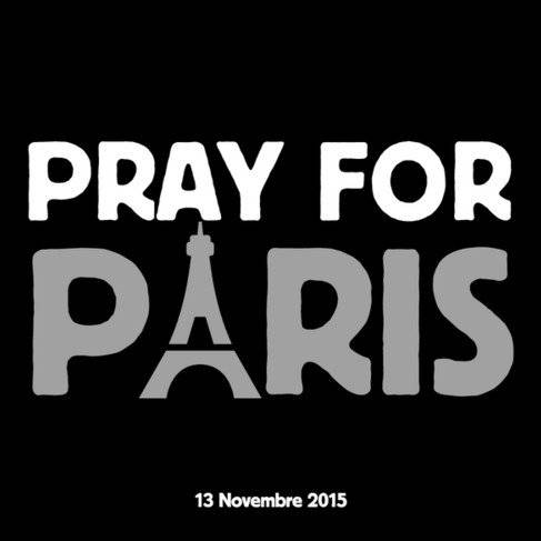  Tấm ảnh Cầu nguyện cho Paris đang được cộng đồng thế giới chia sẻ rộng rãi trên các mạng xã hội. 