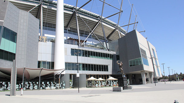 
Đoàn GPL ghé thăm sân vận động Cricket Melbourne.

